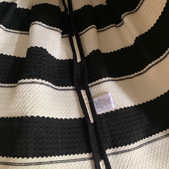High waisted black and white stripped skirt - Picture 5 of 5